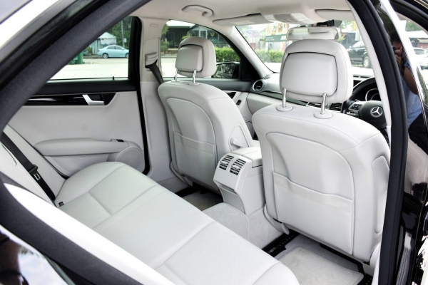 BENZ C200 cgi ปี12  รถออกศูนย์ Benz Thailand