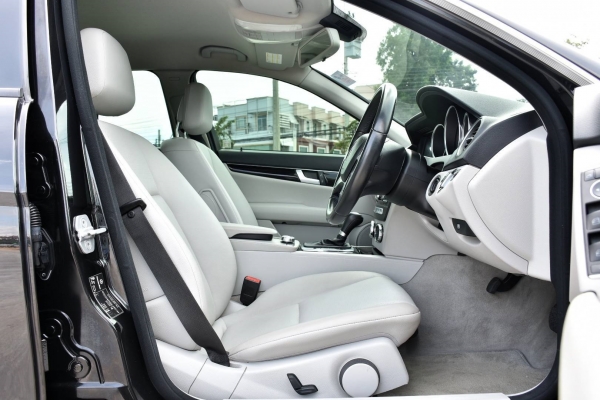 BENZ C200 cgi ปี12  รถออกศูนย์ Benz Thailand