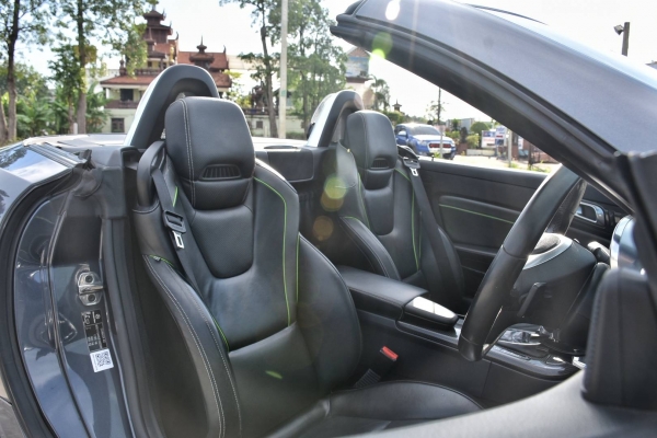Benz SLK200 Cabon look Edition AMG ปี 15 Fulloption Benz SLK200 Cabon look Edition AMG ปี 15 Fulloption