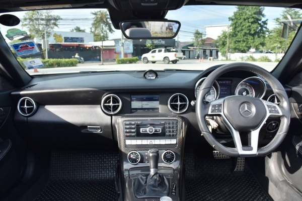 Benz SLK200 Cabon look Edition AMG ปี 15 Fulloption Benz SLK200 Cabon look Edition AMG ปี 15 Fulloption