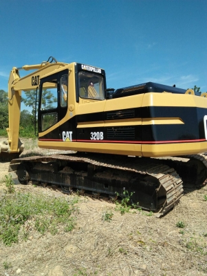 ขายCat320Bสภาพสวยพร้อมใช้ ติดต่ออ๊อฟ พิจิตร 086-737-9991