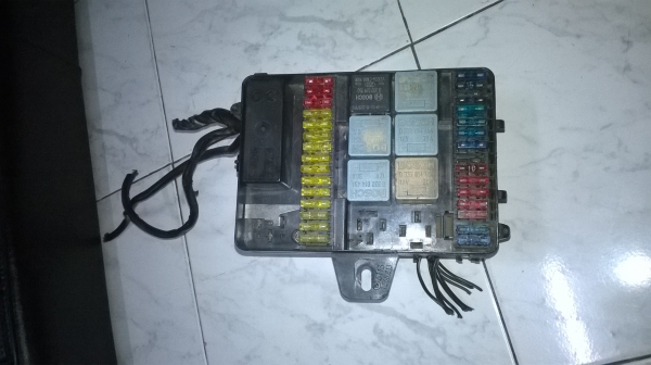 ขายกล่องฟิวส์ m10 bmw e30  สภาพok  ราคา1000 โทร0924462525โส กทม