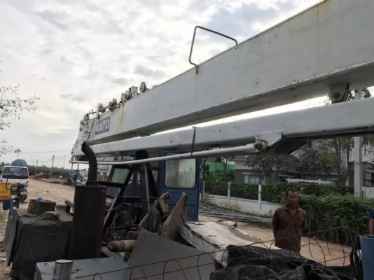 ขาย 395,000 บาท รถเครน 6 ล้อ KATO 10 ตัน เครื่องดี ปั้มแรง คัสชีสวย เอกสารเล่มทะเบียน.   รถอยู่ กทม โทร 0610710295