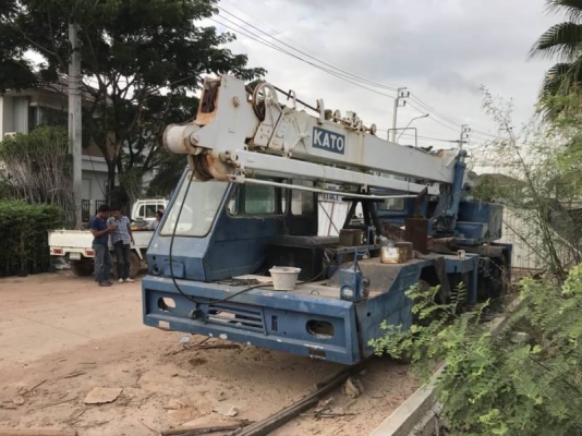 ขาย 395,000 บาท รถเครน 6 ล้อ KATO 10 ตัน เครื่องดี ปั้มแรง คัสชีสวย เอกสารเล่มทะเบียน.   รถอยู่ กทม โทร 0610710295