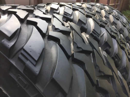 ยาง MT Bridgestone 225 75 16 ปี15 ดอกเต็ม ใช้ยาว ราคาไม่แพง