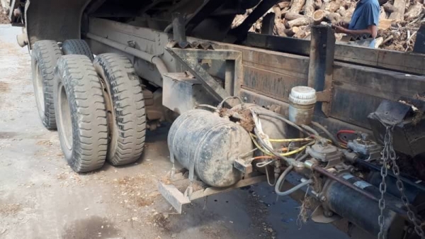 ขาย 443,000Mitsubishi FN 225 k ช่วงล่างใหญ่TD  เครื่อง 6D14 6เกียร์ สโลกลาง ดั้มเปลี่ยนหัวตาเหลี่ยมใส่ระบบไฮโดลิคยกหัว ยางดีคัดซีสวย เอกสารเล่มทะเบียน รถพร้อมใช้ รถอยู่นางรอง 090-772-3710 090-772-3708