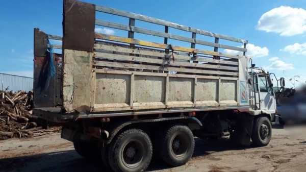 ขาย 443,000Mitsubishi FN 225 k ช่วงล่างใหญ่TD  เครื่อง 6D14 6เกียร์ สโลกลาง ดั้มเปลี่ยนหัวตาเหลี่ยมใส่ระบบไฮโดลิคยกหัว ยางดีคัดซีสวย เอกสารเล่มทะเบียน รถพร้อมใช้ รถอยู่นางรอง 090-772-3710 090-772-3708