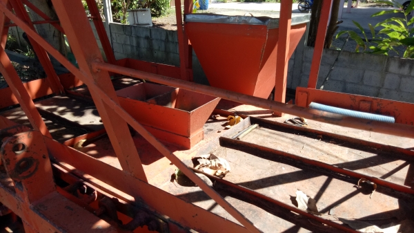 ขายเครื่องปลูกอ้อยร่องคู่ของกลกิจ ร่องห่าง40CM