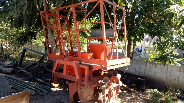 ขายเครื่องปลูกอ้อยร่องคู่ของกลกิจ ร่องห่าง40CM