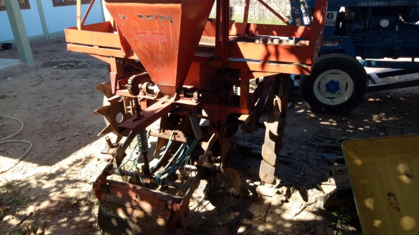 ขายเครื่องปลูกอ้อยร่องคู่ของกลกิจ ร่องห่าง40CM