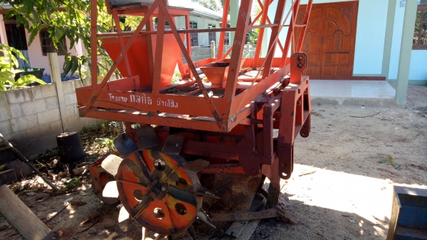 ขายเครื่องปลูกอ้อยร่องคู่ของกลกิจ ร่องห่าง40CM