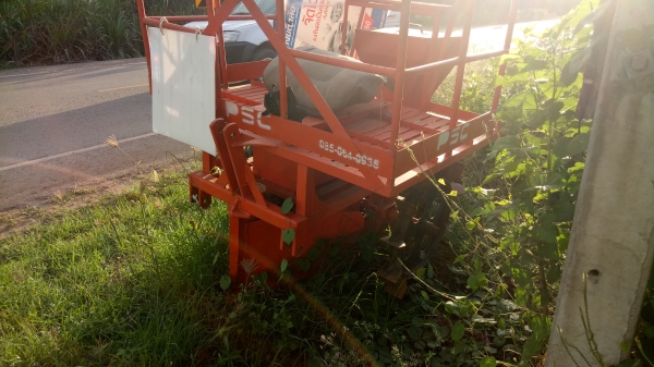 ขายเครื่องปลูกอ้อยร่องคู่ ร่องห่าง30เซน สำหรับรถเล็ก45-47-50แรงม้า