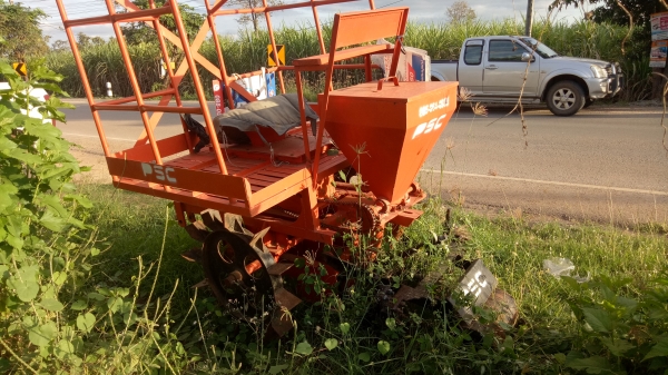 ขายเครื่องปลูกอ้อยร่องคู่ ร่องห่าง30เซน สำหรับรถเล็ก45-47-50แรงม้า