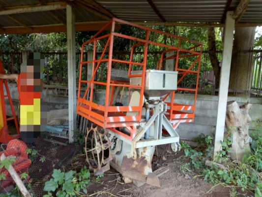 ขายเครื่องปลูกอ้อยร่องคู่ ร่อง30สภาพสวยพร้อมใช้