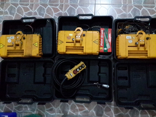 ขายเหมา  รอกโซ่ไฟฟ้า Black Bear กำลังยก 240kg ไฟ 220v