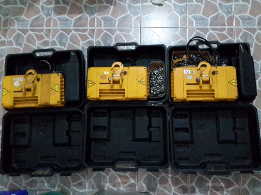 ขายเหมา  รอกโซ่ไฟฟ้า Black Bear กำลังยก 240kg ไฟ 220v