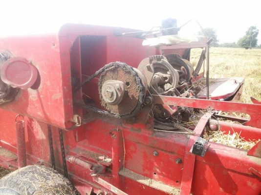 ขายตามสภาพ เครื่องอัดฟางนิ้วฮอนแลน รุ่น 78 พร้อมอัดฟาง