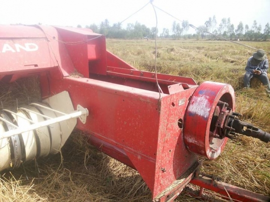 ขายตามสภาพ เครื่องอัดฟางนิ้วฮอนแลน รุ่น 78 พร้อมอัดฟาง