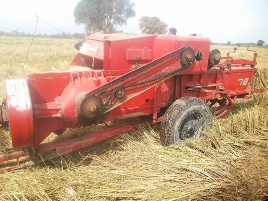 ขายตามสภาพ เครื่องอัดฟางนิ้วฮอนแลน รุ่น 78 พร้อมอัดฟาง