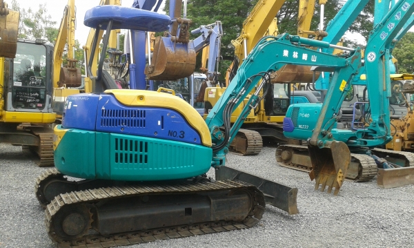 ต้องการขายรถขุดยี่ห้อ KOMATSU-PC40MR-1 รถนอกนำเข้าจากญี่ปุ่น