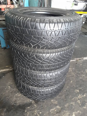 Michelin Latitude Cross 265-70-16 ปี15 สวยๆ 1ชุด Michelin Latitude Cross 265-70-16 ปี15 สวยๆ 1ชุด