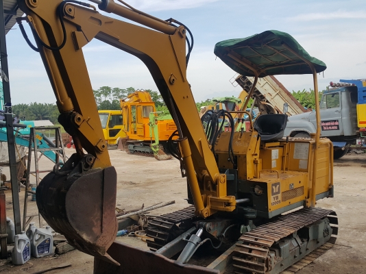 ส่งลูกค้าจ.เลยแล้ว รถแบคโฮ YANMAR PC30 รถเก่านอกนำเข้าจากญี่ปุ่น ยังไม่เคยใช้งานในไทย สภาพเดิมๆ เครื่องดี ปั๊มดี ชั่วโมงการทำงาน 800+ ชั่วโมง มี VDO การทำงานให้ชม