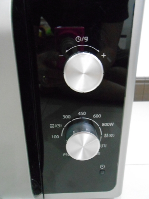 ไมโครเวฟ Samsung รุ่น MG23F301EAS ความจุ 23 ลิตร มีระบบย่าง สภาพใหม่ มีกล่อง