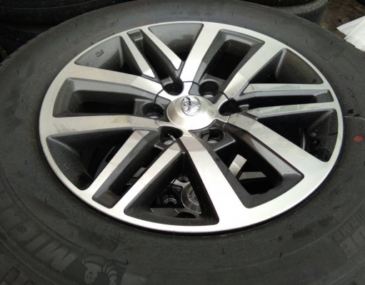 แม็กซ์ป้ายแดง ฟอจูนเนอร์ 18 ยางมิชเชอลิน 265 60 18 ปี 17 วิ่งมา 10 กิโล