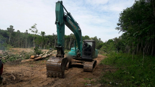 รถแบคโฮ KOBELCO SK200 - 8XM , ( รถทำงาน 6,xxx ชม. ) สนใจติดต่อ 081 - 6079515