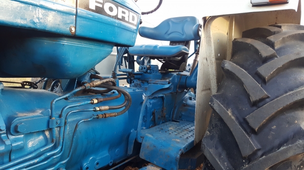 ขายครับ  ford6610 คานหน้า คาราโร่ ใบดันหน้า ผานหลัง เล่มทะเบียนพร้อมครับ ราคา 520000 ครับผม