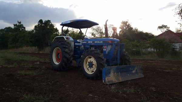 ขายครับ  ford6610 คานหน้า คาราโร่ ใบดันหน้า ผานหลัง เล่มทะเบียนพร้อมครับ ราคา 520000 ครับผม