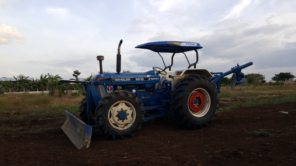 ขายครับ  ford6610 คานหน้า คาราโร่ ใบดันหน้า ผานหลัง เล่มทะเบียนพร้อมครับ ราคา 520000 ครับผม