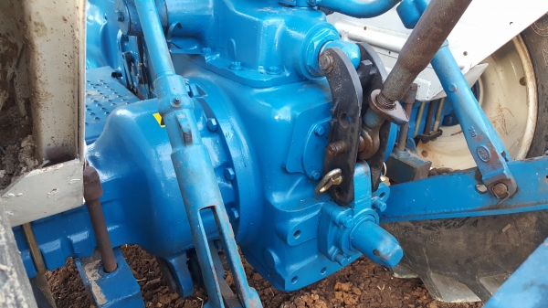 ขายครับ  ford6610 คานหน้า คาราโร่ ใบดันหน้า ผานหลัง เล่มทะเบียนพร้อมครับ ราคา 520000 ครับผม