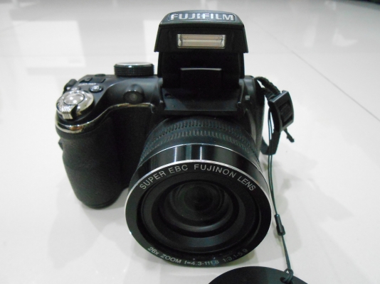 กล้อง Fujifilm Finepix S4300 14 MP ซูม 26 เท่า เมม 8 GB กระเป๋า ส่งฟรี