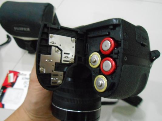กล้อง Fujifilm Finepix S4300 14 MP ซูม 26 เท่า เมม 8 GB กระเป๋า ส่งฟรี