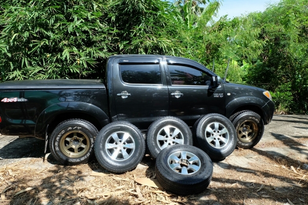 ขาย ล้อเเม็ก TOYOTA VIGO ตัวขับ 4 พร้อมยาง MAXIS 265x70xR16 6 รู ยางสวยมากปี 14 ใช้ได้อีกนาน สภาพ ไม่คด ไม่ดุ้ง ไม่ซ่อม เดิมๆ 4000 บาท ขาย ล้อเเม็ก TOYOTA VIGO ตัวขับ 4 พร้อมยาง MAXIS 265x70xR16 6 รู ยางสวยมากปี 14 ใช้ได้อีกนาน สภาพ ไม่คด ไม่ดุ้ง ไม่ซ่อม เดิมๆ 4000 บาท