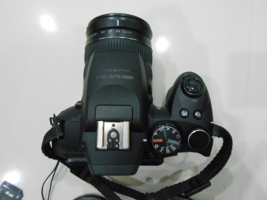 กล้อง Fuji HS25 EXR 16 MP ซูม 30 เท่า จอพับได้ เมม 4 GB กระเป๋า ส่งฟรี