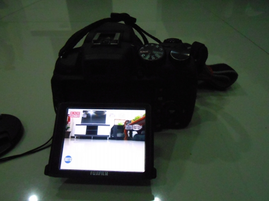 กล้อง Fuji HS25 EXR 16 MP ซูม 30 เท่า จอพับได้ เมม 4 GB กระเป๋า ส่งฟรี
