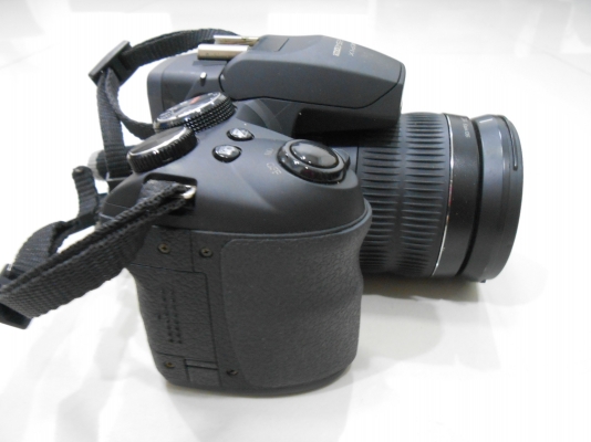 กล้อง Fuji HS25 EXR 16 MP ซูม 30 เท่า จอพับได้ เมม 4 GB กระเป๋า ส่งฟรี กล้อง Fuji HS25 EXR 16 MP ซูม 30 เท่า จอพับได้ เมม 4 GB กระเป๋า ส่งฟรี