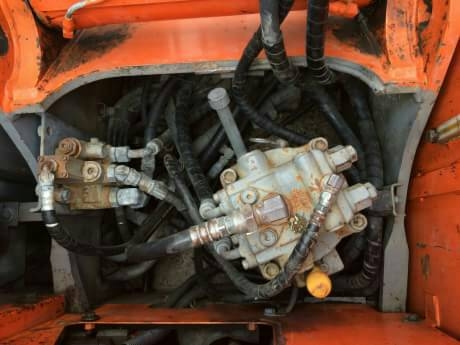 HITACHI Zx 135 ราคา 1,300,000 รถกทม