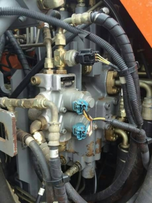 HITACHI Zx 135 ราคา 1,300,000 รถกทม