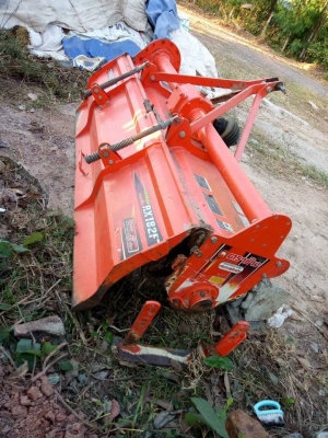 โรตารี่ ช้าง 1.8 เมตร มา2ตัว  รุ่น RX182F งามๆครับ