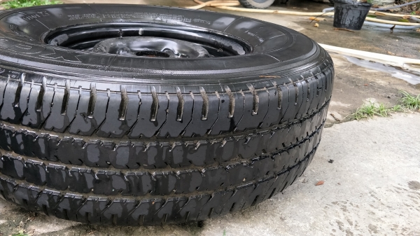 215R14c 2เส้นพร้อมล้อ