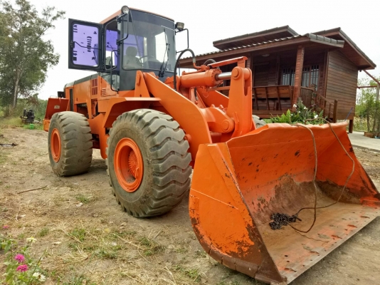 รถตักล้อยางมีตู้เก๋ง DAEWOO MG300V ซีเรียล1080 รถใช้งานน้อย