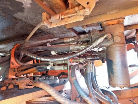 รถตักล้อยางมีตู้เก๋ง DAEWOO MG300V ซีเรียล1080 รถใช้งานน้อย