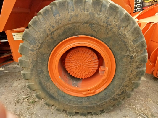 รถตักล้อยางมีตู้เก๋ง DAEWOO MG300V ซีเรียล1080 รถใช้งานน้อย