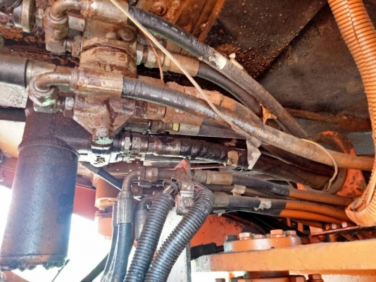 รถตักล้อยางมีตู้เก๋ง DAEWOO MG300V ซีเรียล1080 รถใช้งานน้อย