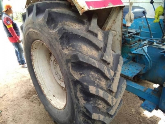 ขาย 215,000 FORD 6600 เครื่องดี ปั้มยกผานแรง เกียร์ดีหางไม่มีตกยางดี อุปกรณ์ครบ ผานดันหน้า ผาน 5 พร้อมใช้งาน เอกสารใบซื้อขายจากบริษัท รถอยู่ ขอนแก่น 090-772-3710 090-772-3708