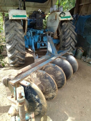 ขาย 215,000 FORD 6600 เครื่องดี ปั้มยกผานแรง เกียร์ดีหางไม่มีตกยางดี อุปกรณ์ครบ ผานดันหน้า ผาน 5 พร้อมใช้งาน เอกสารใบซื้อขายจากบริษัท รถอยู่ ขอนแก่น 090-772-3710 090-772-3708