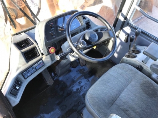 ขายรถตักล้อยาง TCM L26 (เทียบเท่า WA300) รถนอกนำเข้าเองจากญี่ปุ่น สภาพสวยพร้อมใช้งาน มีVDOการทำงานครับ